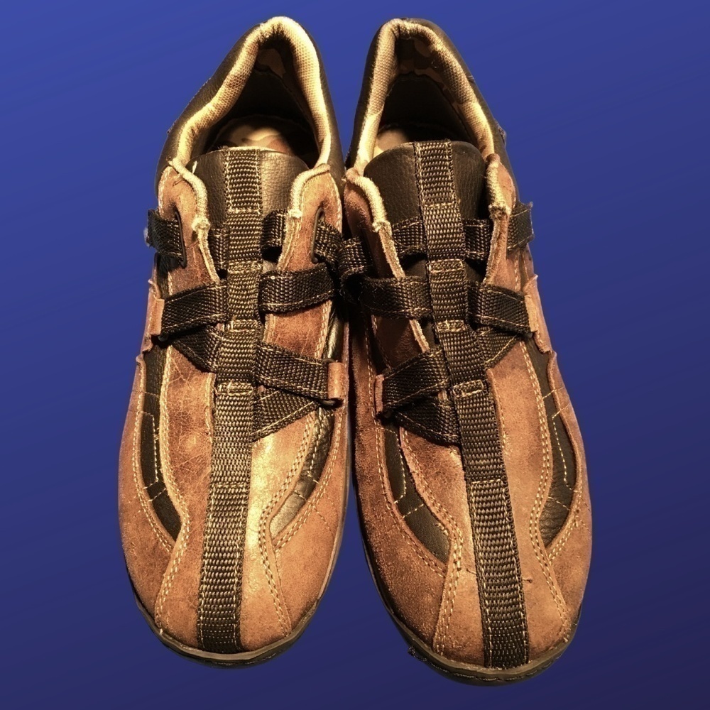 SKECHERS  100% Suede Athletic Sport Shoe Fashion Sneakers, BROWN, Size 9M, EUC - Picture 1 of 9